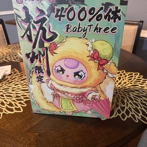 400% BabyThree Collectible Figure Box - Pastel Green & Pink